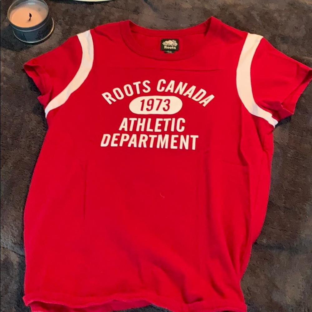 ROOTS Canada 🇨🇦 t-shirt.  Gently used.